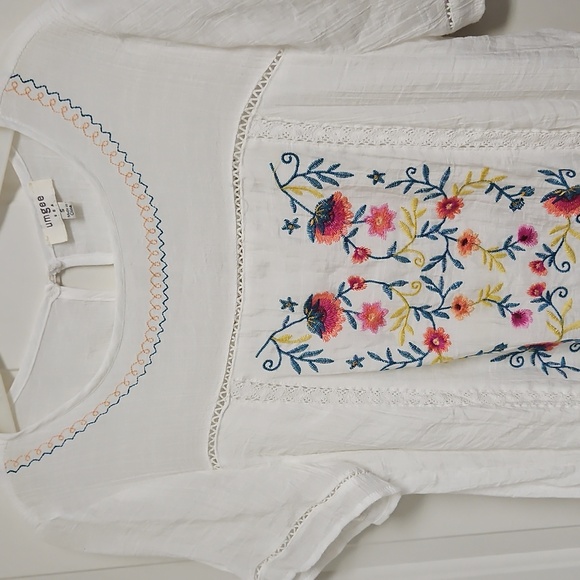 Umgee White Embroidered Dress with Floral Design - Picture 2 of 6